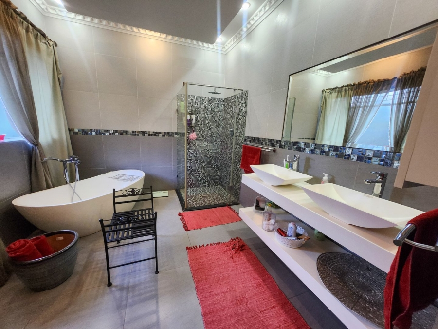 4 Bedroom Property for Sale in Wilkoppies North West